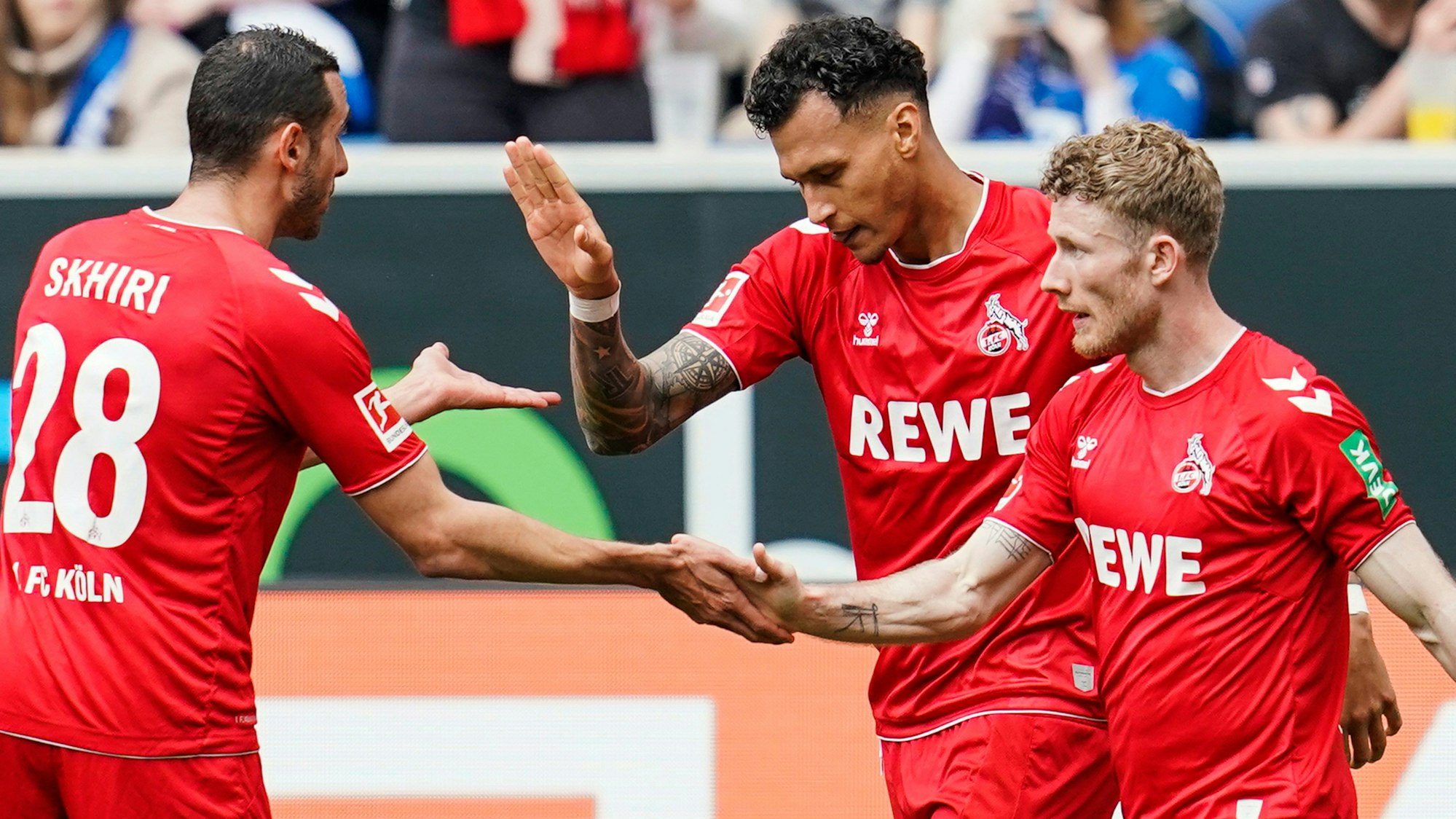 Ellyes Skhiri (l-r), Davie Selke und Florian Kainz jubeln über das Tor für den 1. FC Köln zum 2:0 bei der TSG Hoffenheim.
