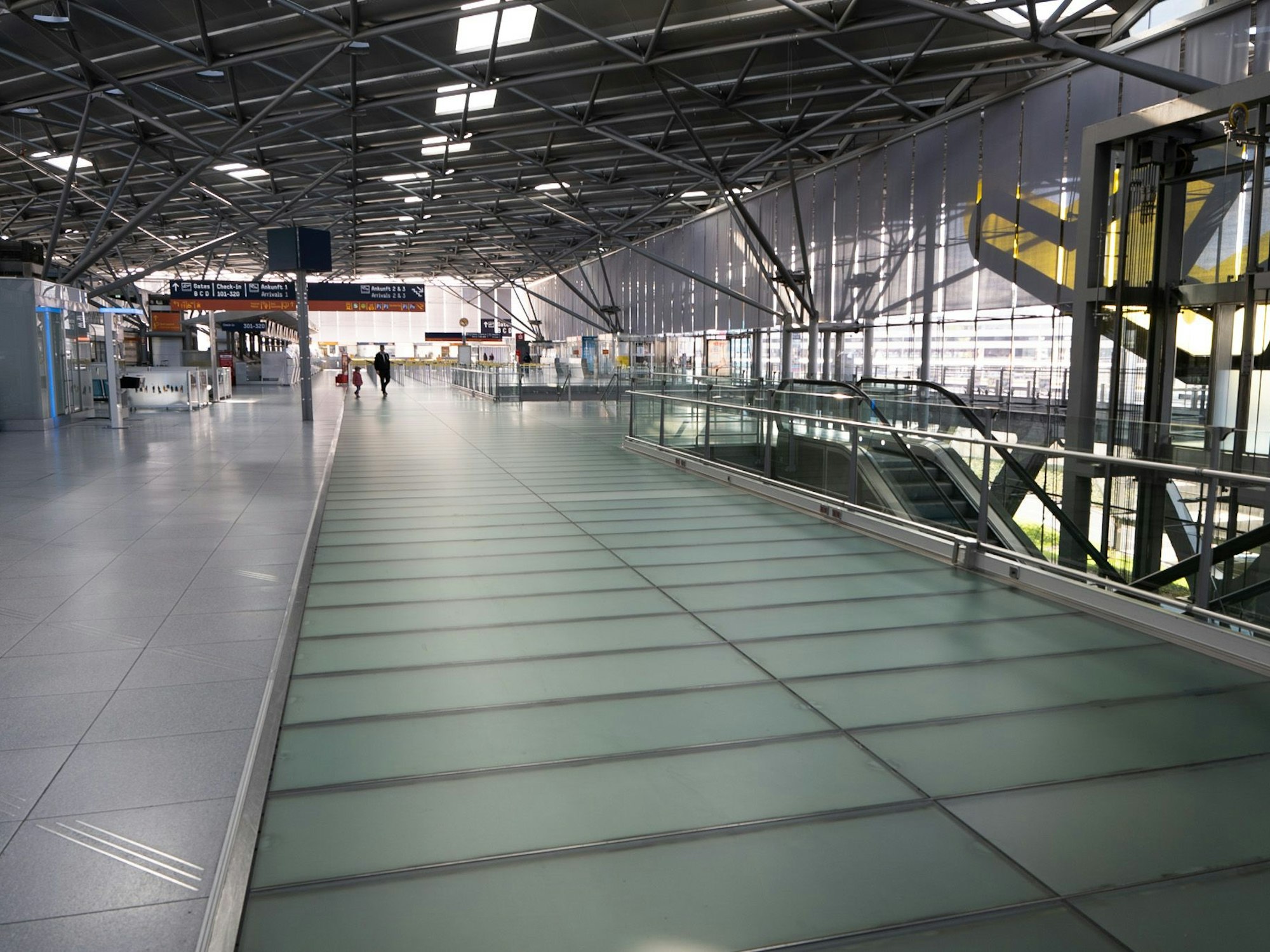 Leere Check-Ins am Flughafen