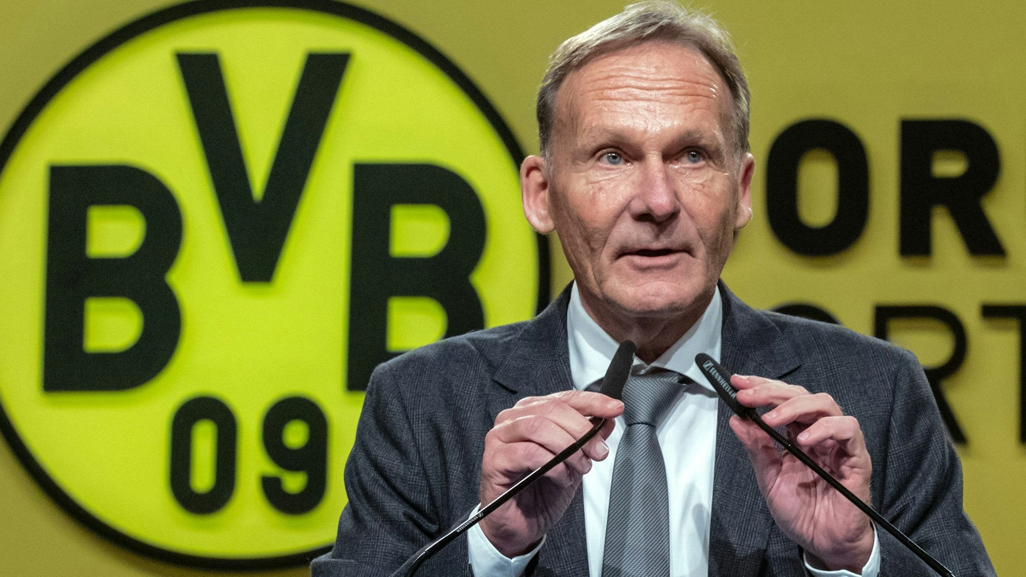 Hans-Joachim Watzke, Geschäftsführer von Borussia Dortmund, spricht auf der Mitgliederversammlung seines Vereins.