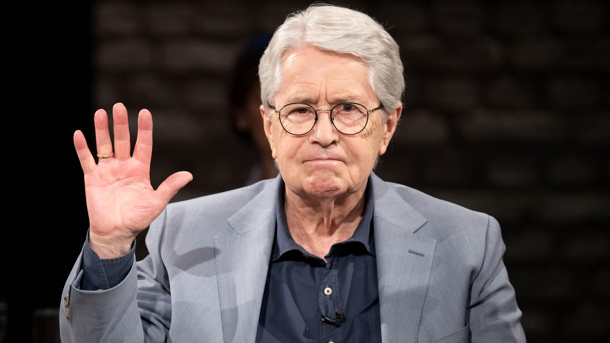 Frank Elstner, Showmaster und Fernsehmoderator, bei der Aufzeichnung der Radio Bremen Talkshow „3nach9“.