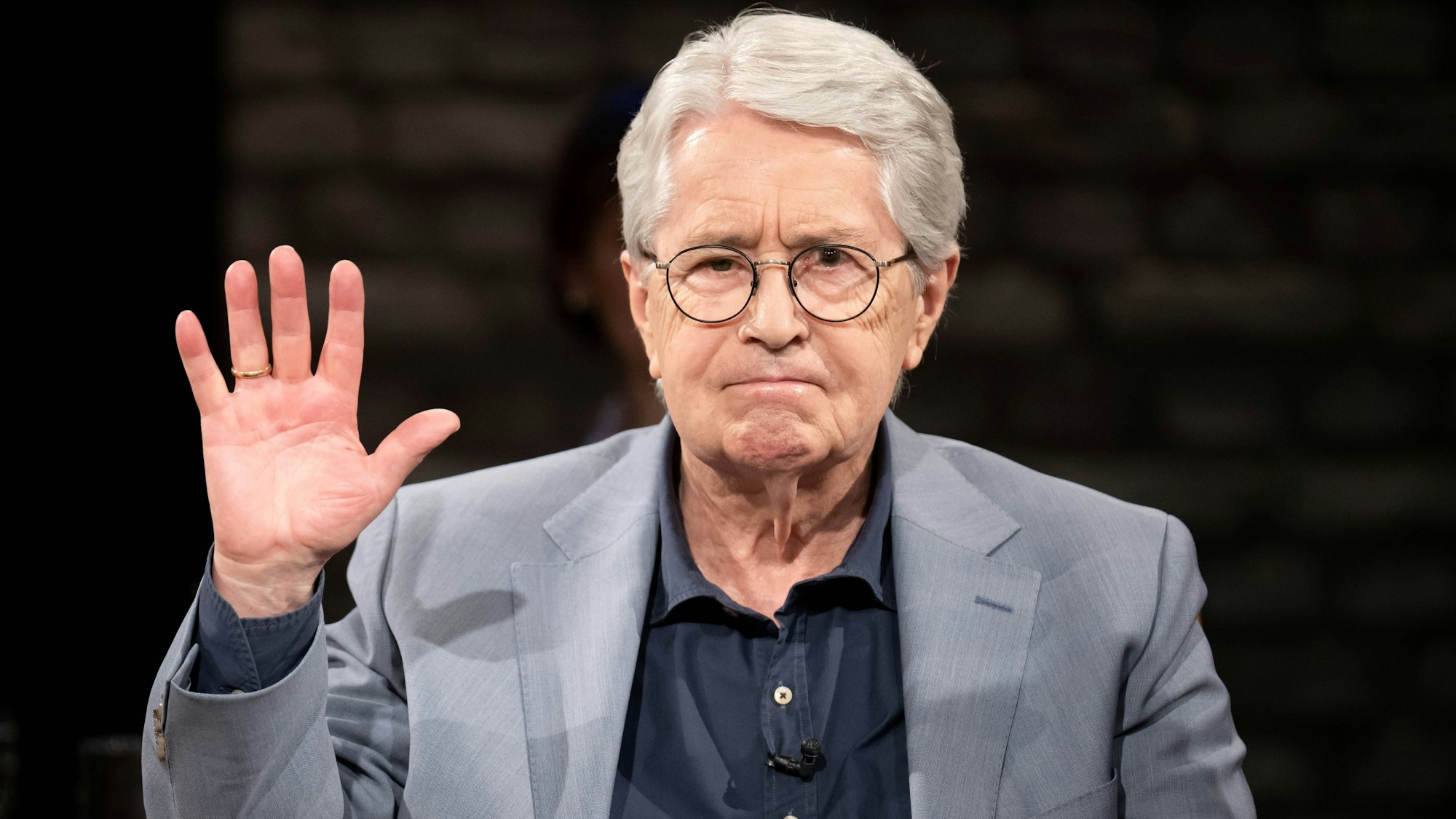 Frank Elstner, Showmaster und Fernsehmoderator, bei der Aufzeichnung der Radio Bremen Talkshow „3nach9“.