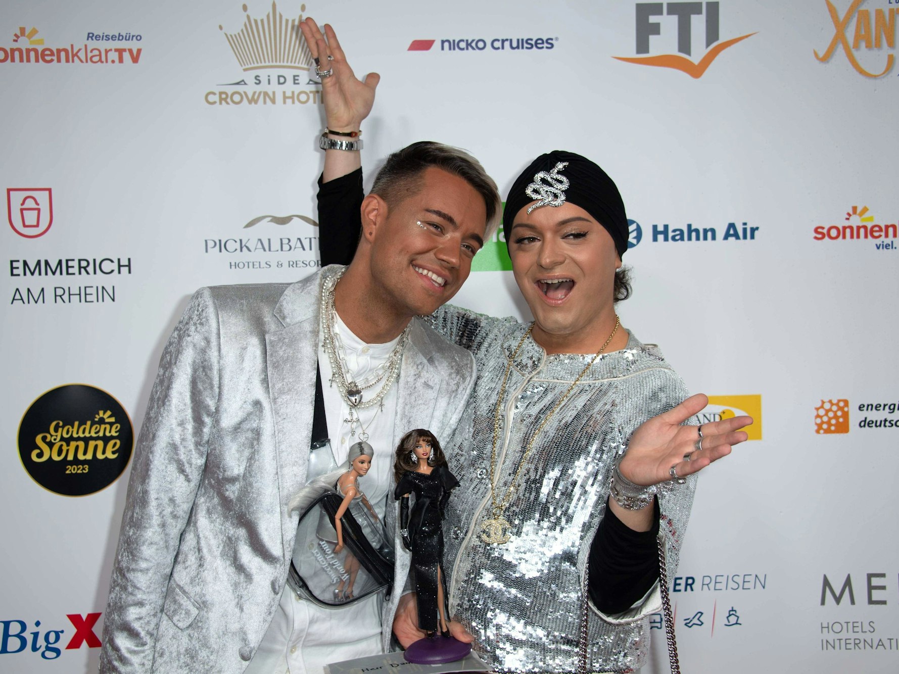 Julian F. M. Stoeckel mit seinem Freund Marcell Damaschke.