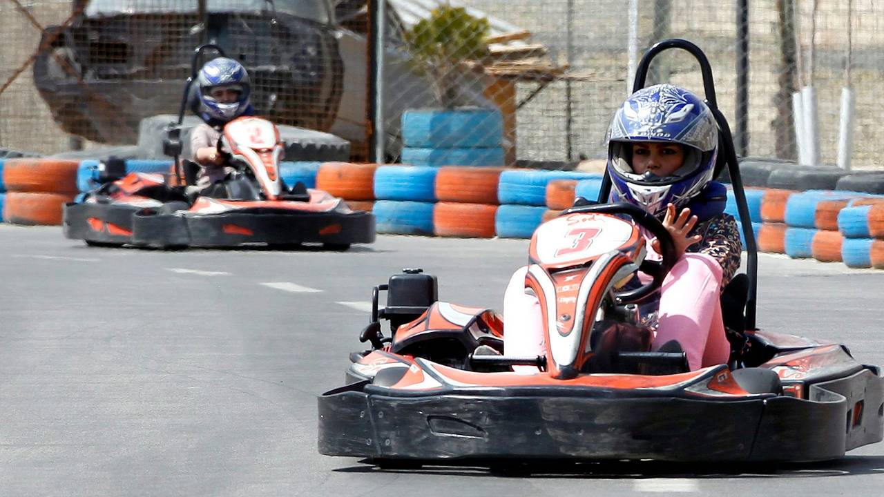 Eine Kartfahrerin im Jahr 2014.