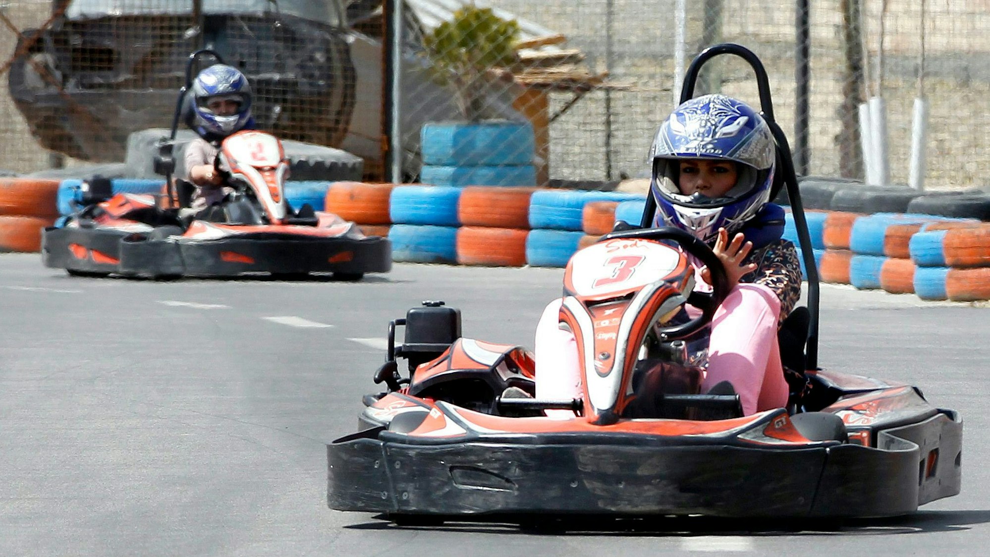 Eine Kartfahrerin im Jahr 2014.