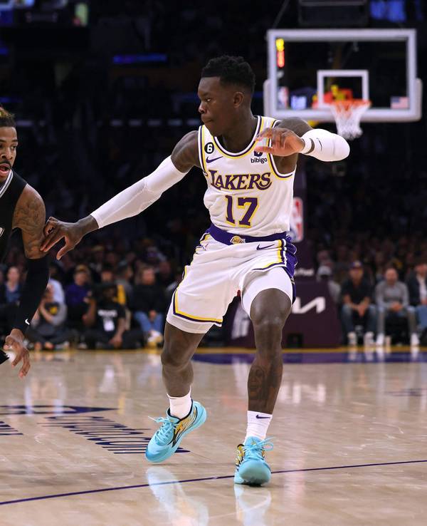 Ja Morant (l.) versucht an Lakers Dennis Schröder vorbeizukommen.