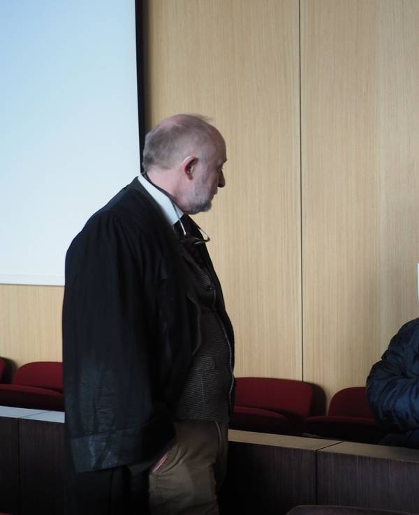 Uwe B. mit seinem Anwalt in Düsseldorf vor Gericht