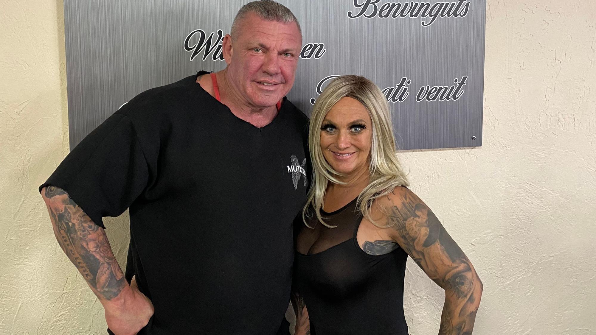 Caro und Andreas Robens lächeln in die Kamera.