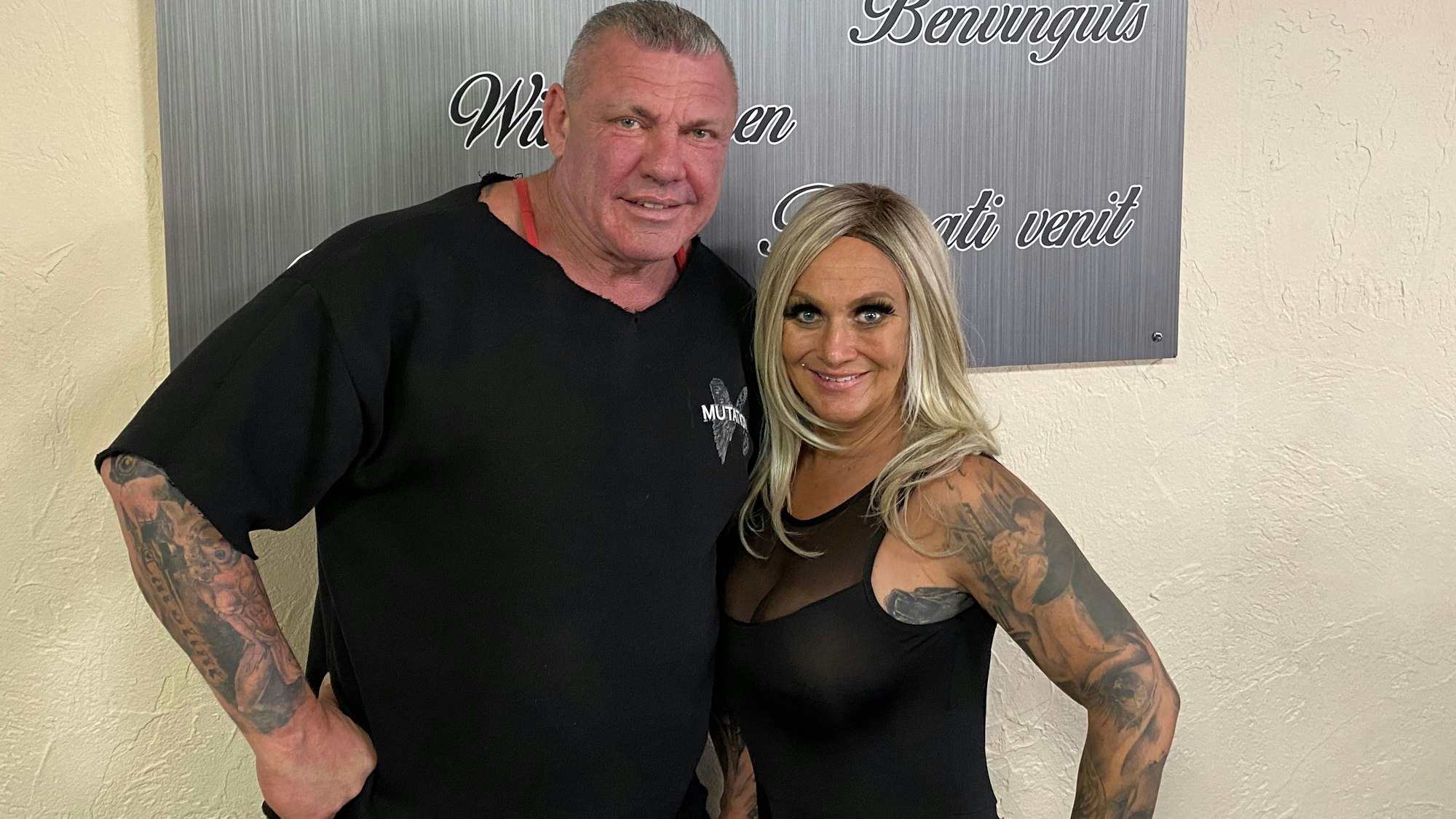 Caro und Andreas Robens lächeln in die Kamera.