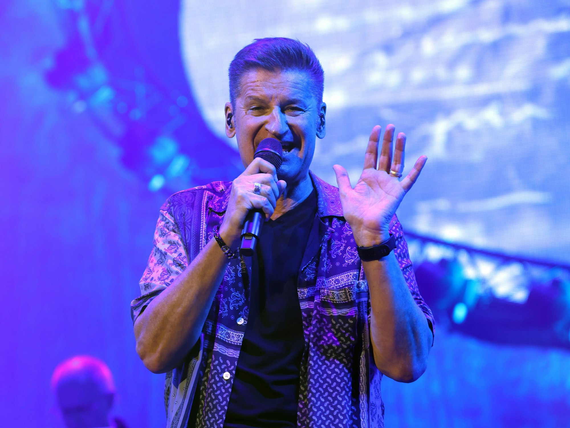 Hartmut Engler von Pur singt bei seinem Konzert in Köln.