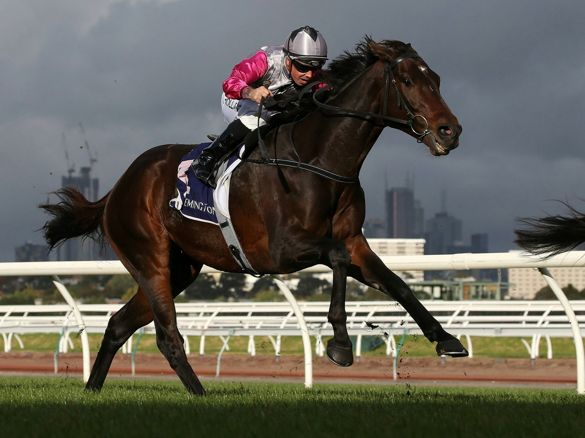 Dean Holland auf Surprise Baby.