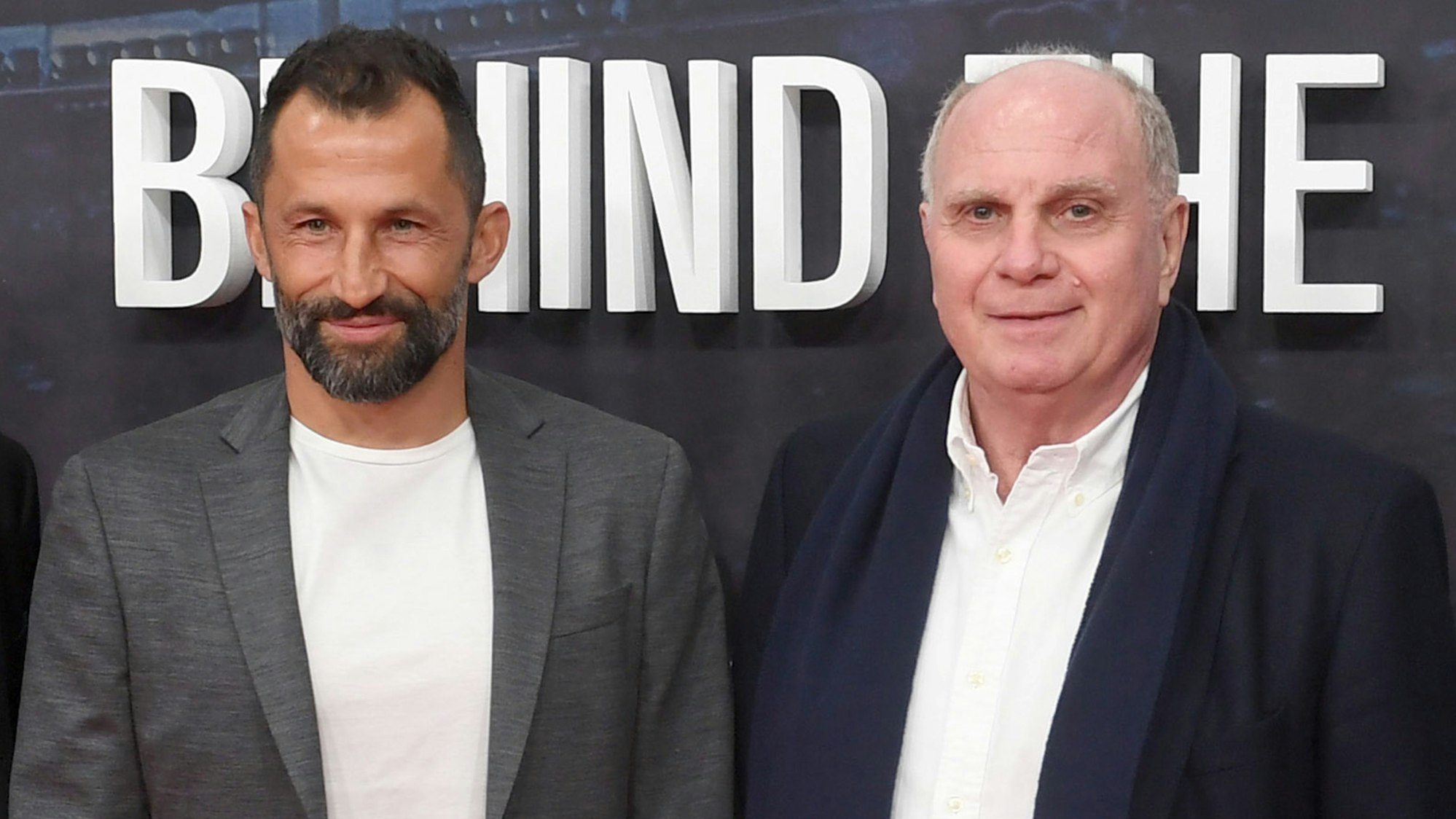 Hasan Salihamidzic, Sportdirektor des FC Bayern, und Uli Hoeneß, Ehrenpräsident des FC Bayern zeigen sich bei der Premiere der Doku-Serie „FC Bayern - Behind The Legend“ am roten Teppich im ARRI Kino.