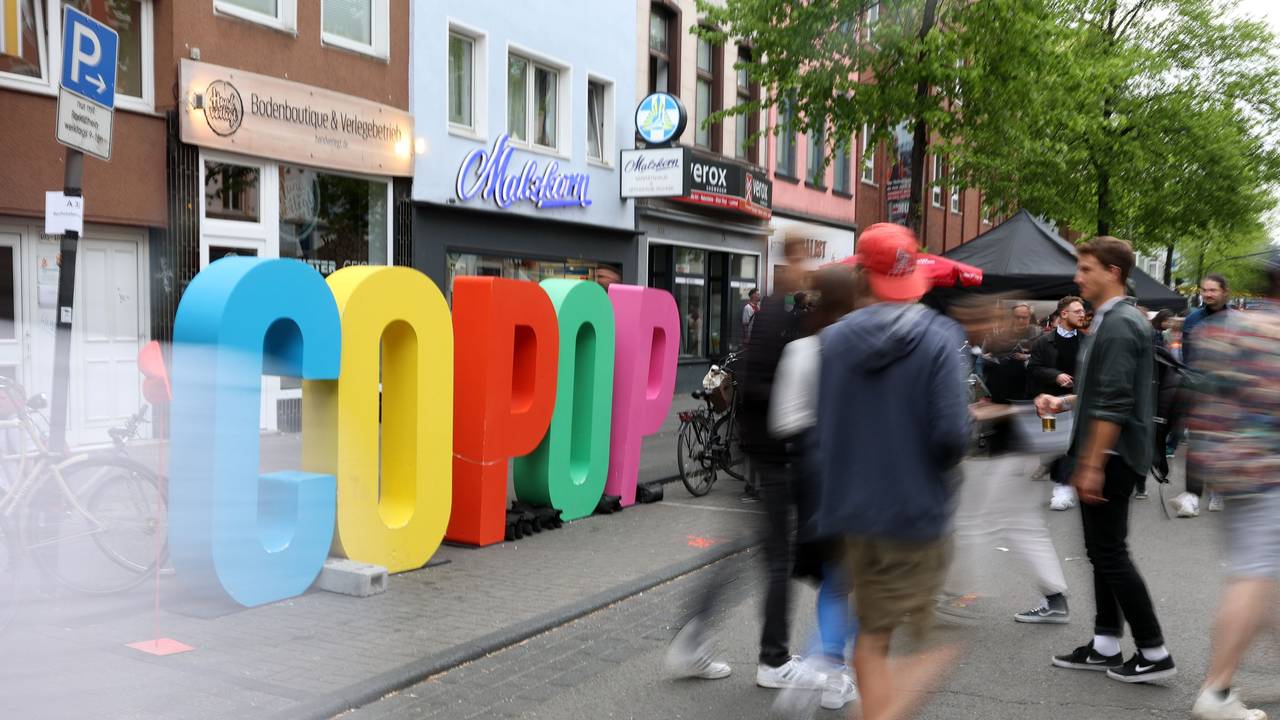Rundgang über die „c/o pop“ und die kostenlosen Konzerte und dem Markt auf der Venloer Straße in Köln-Ehrenfeld.