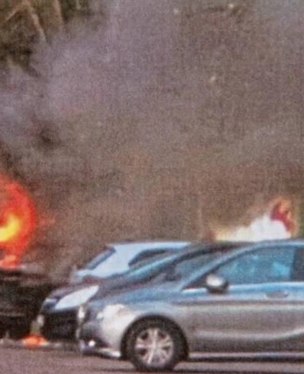Brennendes Auto des Jüchener Bürgermeisters