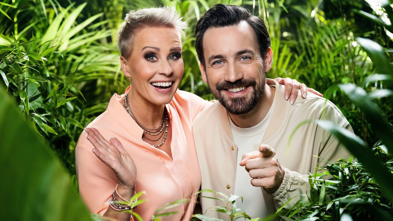 Sonja Zietlow und Jan Köppen schauen in die Kamera.