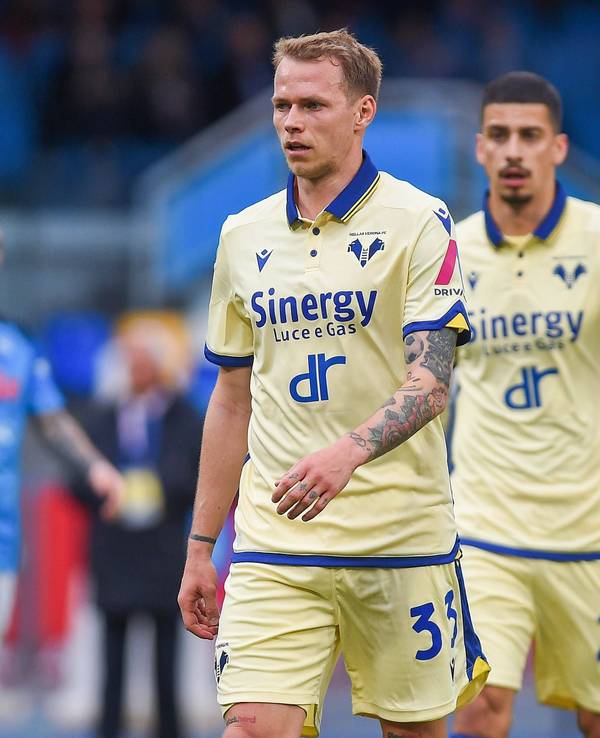 Ondrej Duda geht nach einem 0:0 von Hellas Verona gegen den SSC Neapel vom Platz.