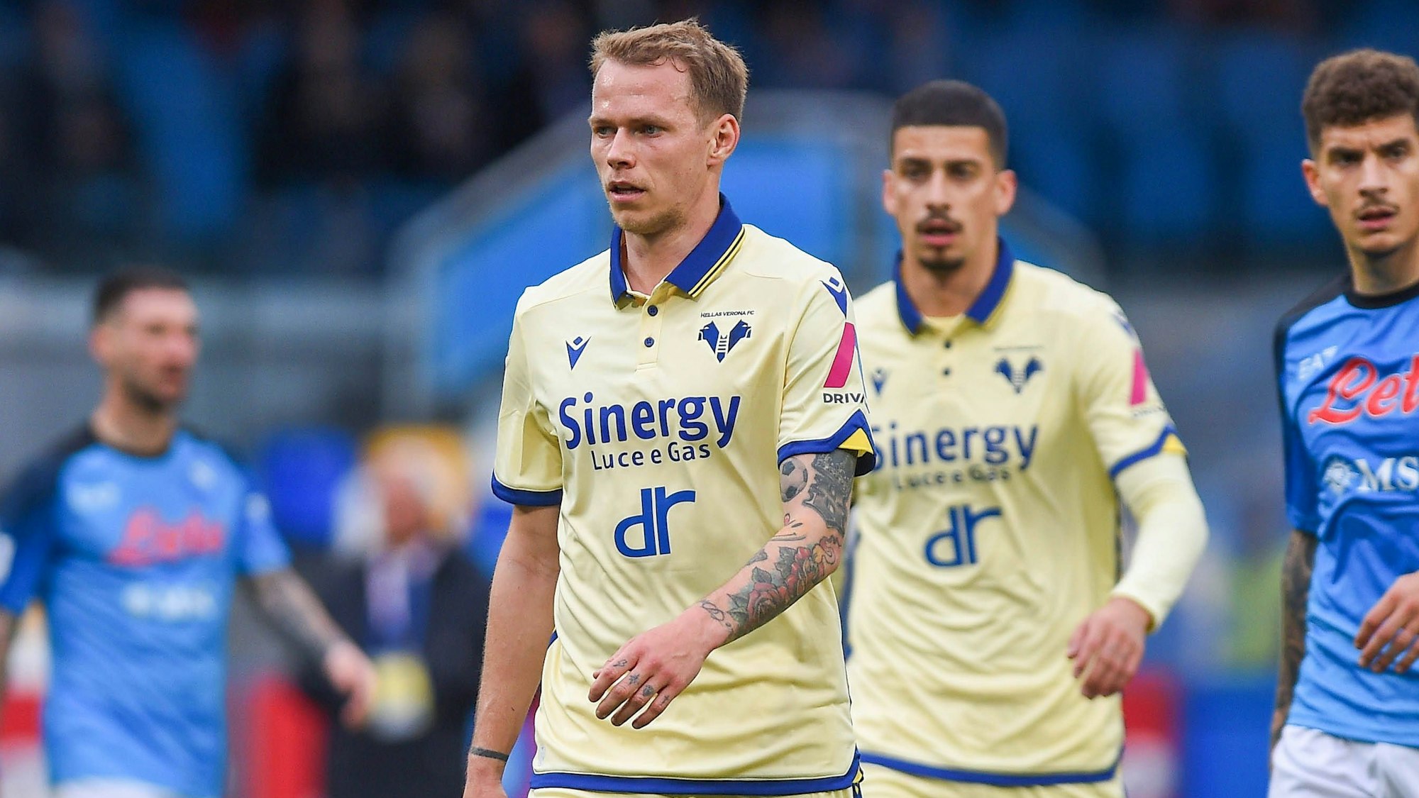 Ondrej Duda geht nach einem 0:0 von Hellas Verona gegen den SSC Neapel vom Platz.