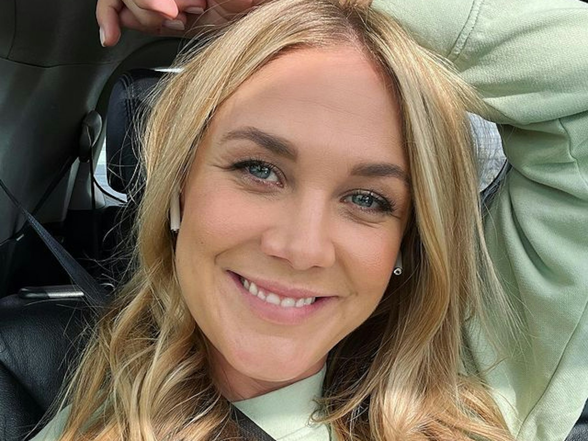 Alina Merkau lächelt in die Kamera.