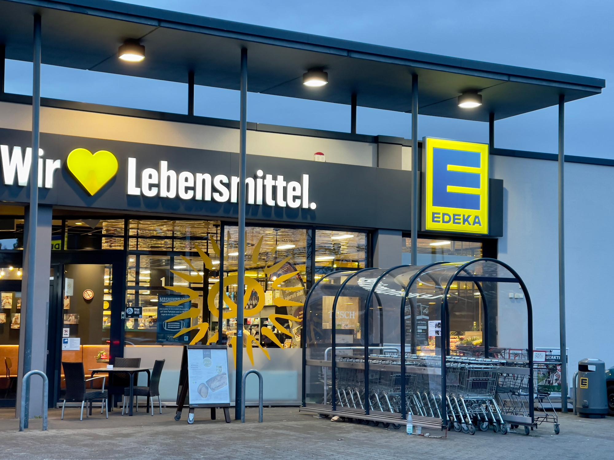 Ein Edeka-Markt in Frechen Königsdorf am 16. März 2022.
