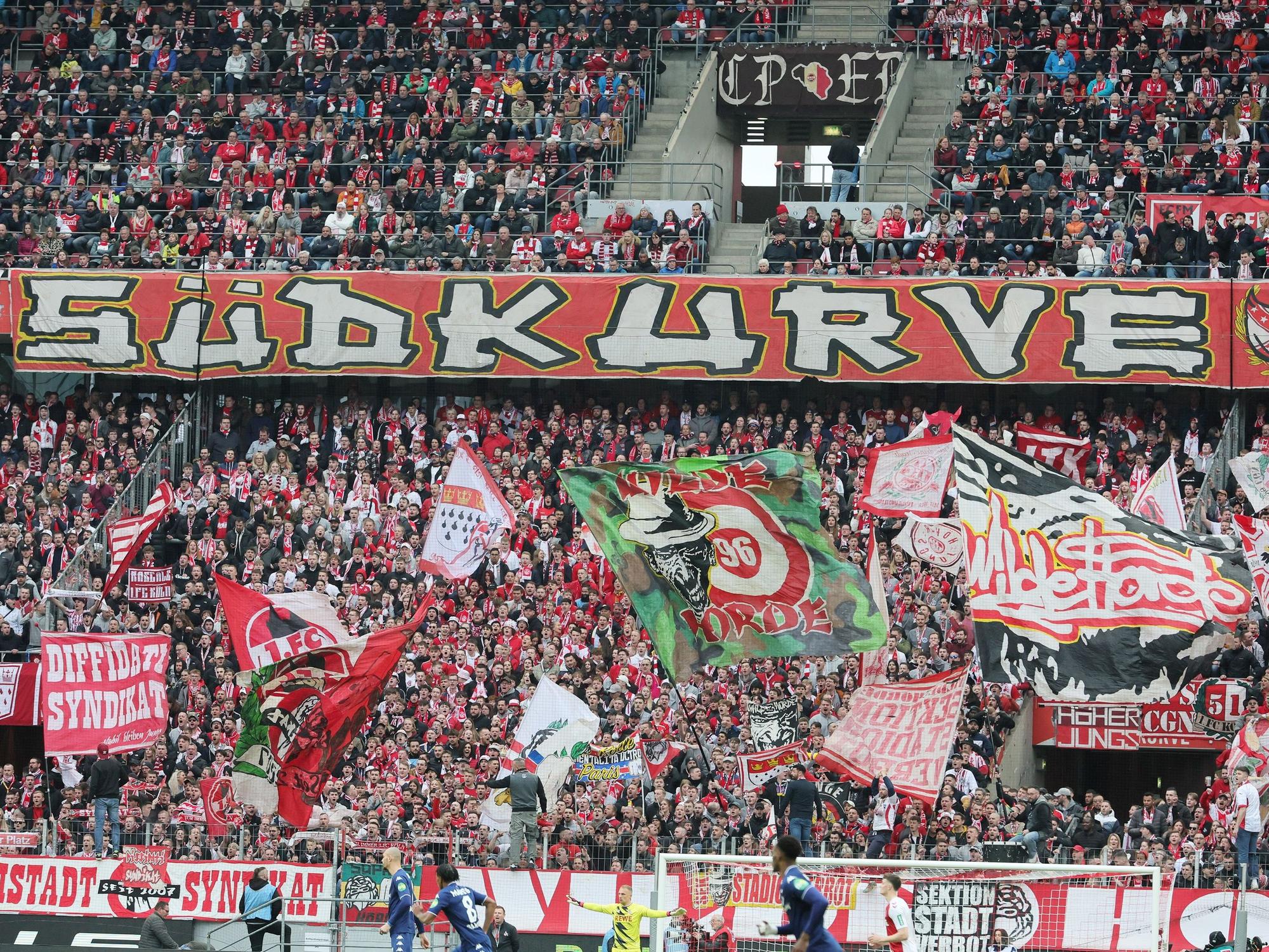 1.FC Köln vs. FSV Mainz 05, 28. Spieltag, 15.04.2023, 15.30 Uhr, Südtribüne (1. FC Köln), Bild: Herbert Bucco
