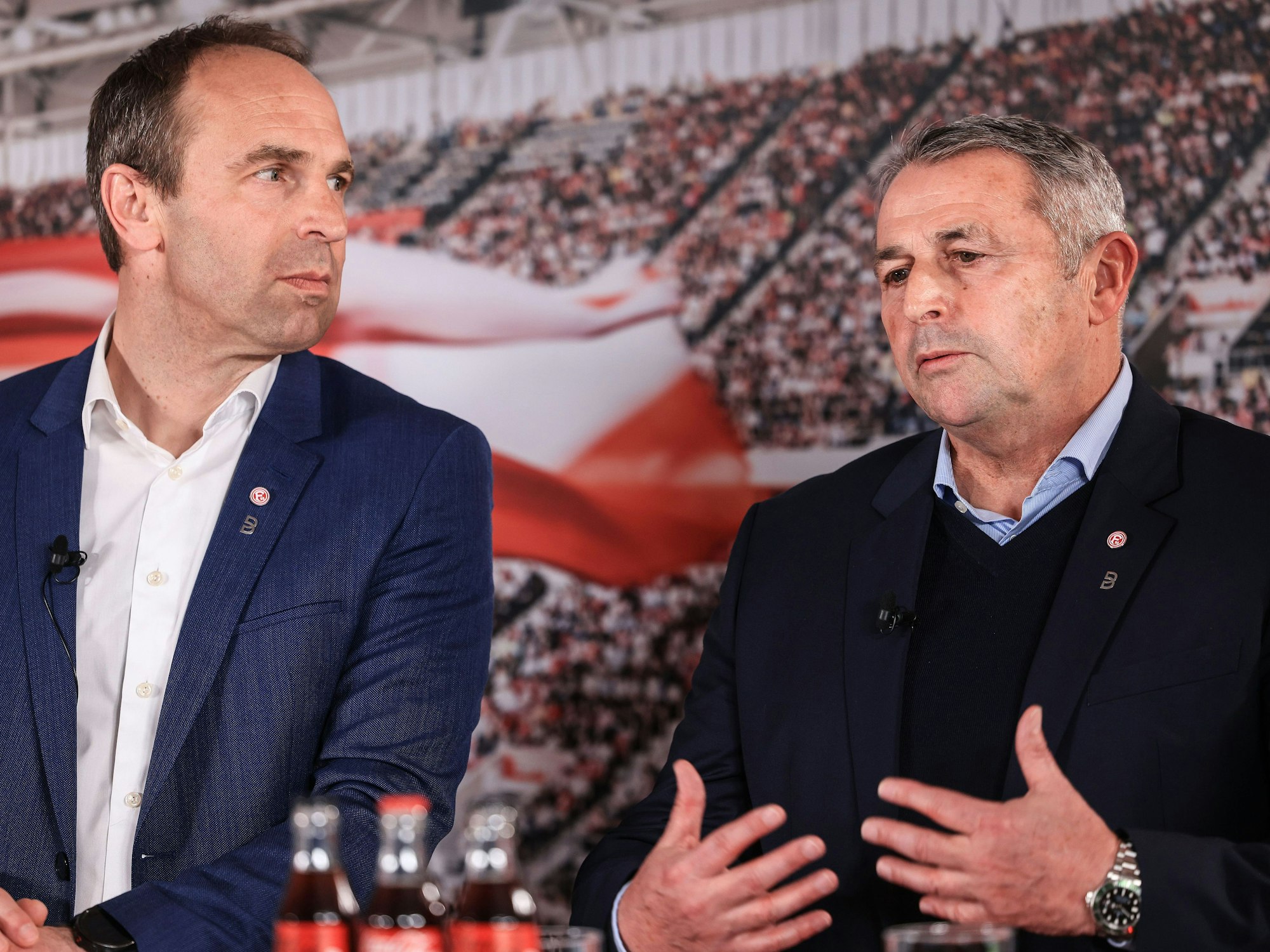 Alexander Jobst (l), Vorstandsvorsitzender von Fortuna Düsseldorf, und Klaus Allofs (r), Vorstandsmitglied, bei der Pressekonferenz zu „Fortuna für alle“.