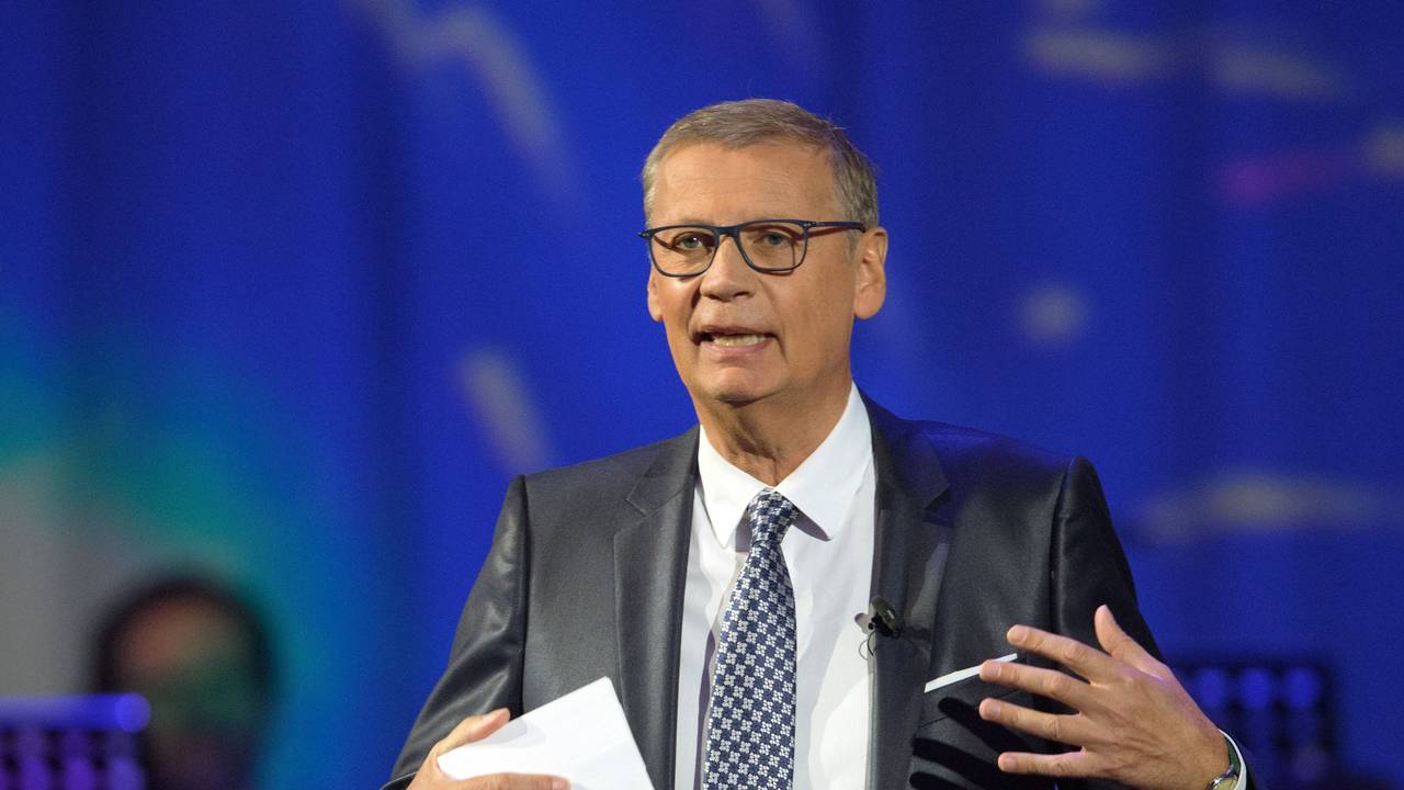 Günther Jauch, hier im Oktober 2020 in Potsdam, moderiert in der Metropolis-Halle beim Festakt zum 30. Jahrestag der Deutschen Einheit eine Talkrunde.