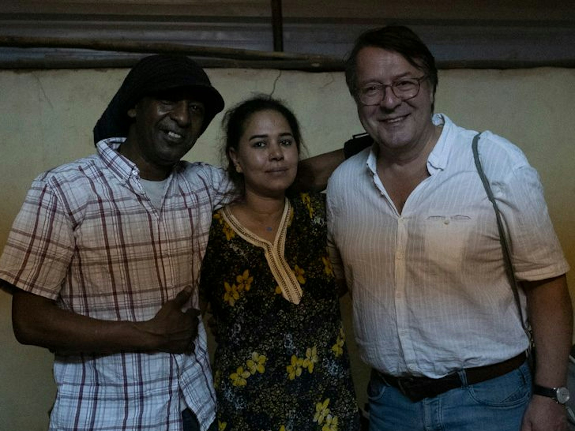 Kölner Hassan Magdi (l.) mit seiner Nichte und Hans Mörtter (r.) in Khartum (Sudan)