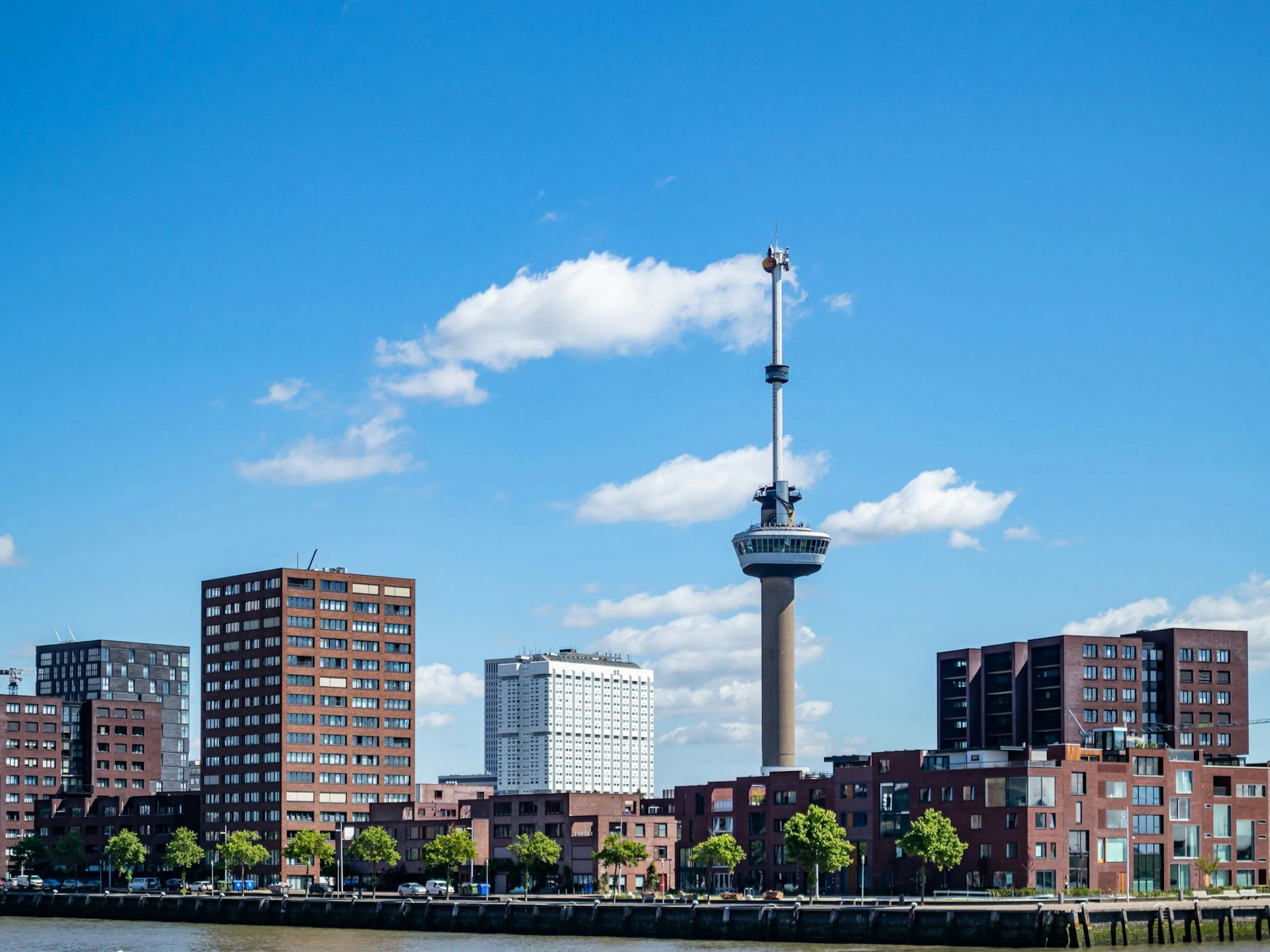 Der Aussichtsturm „Euromast“ zählt zu den Top-Attraktionen Rotterdams.