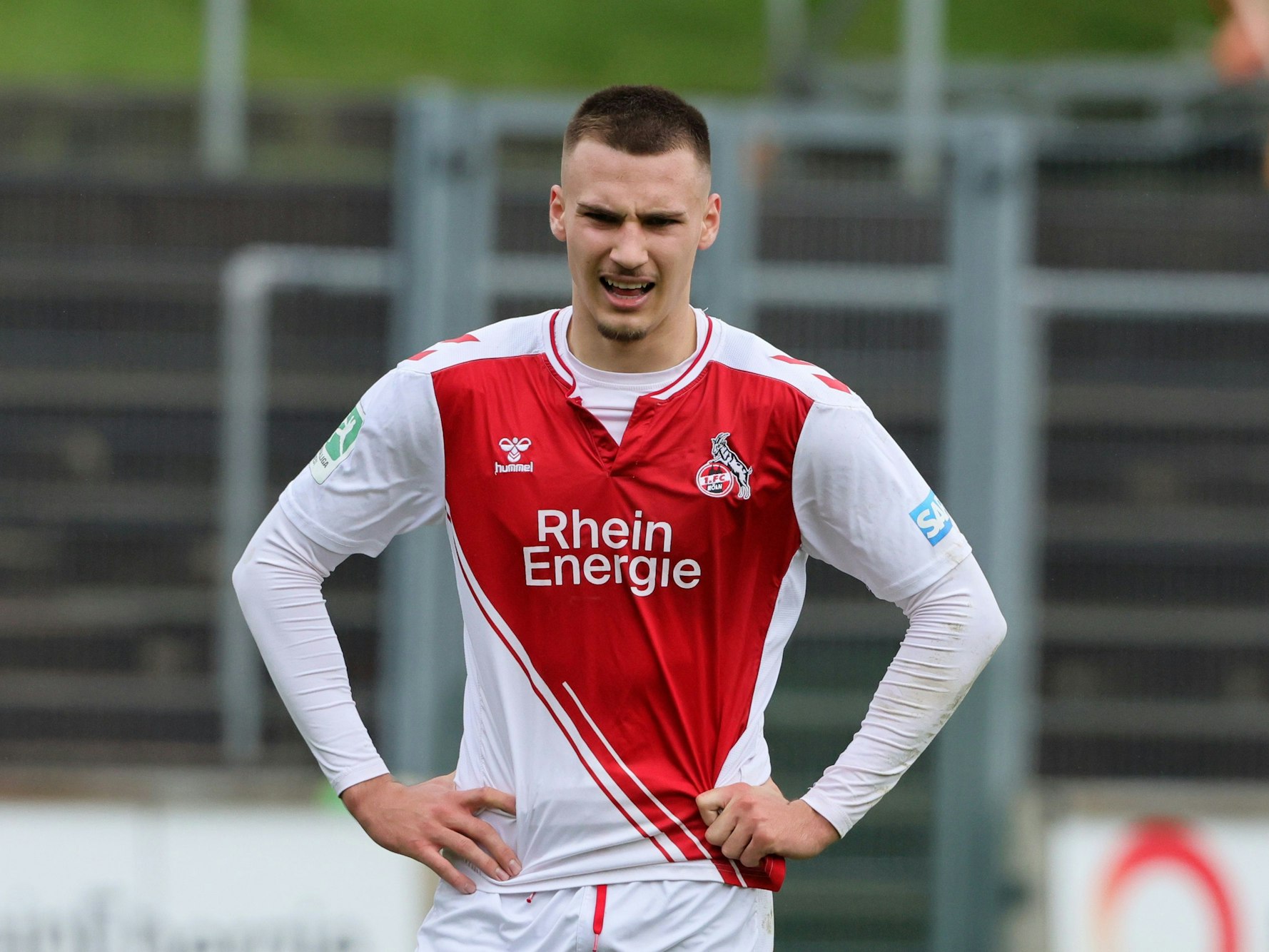 1. FC Köln U21 gegen SC Wiedenbrück in der Regionalliga West: Tim Lemperle steht auf dem Platz.