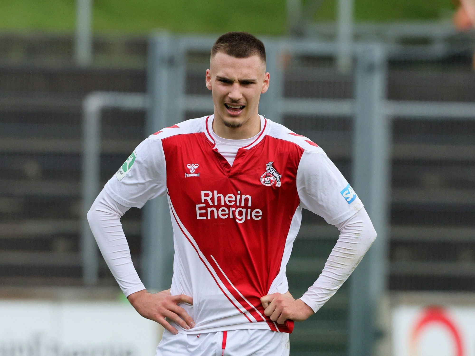 1. FC Köln U21 gegen SC Wiedenbrück in der Regionalliga West: Tim Lemperle steht auf dem Platz.