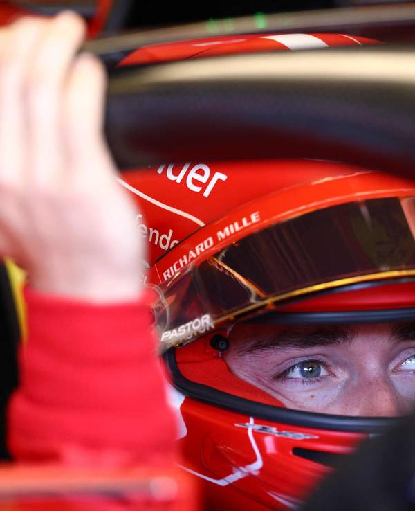 Charles Leclerc vor der Sprint-Qualifikation in Baku.