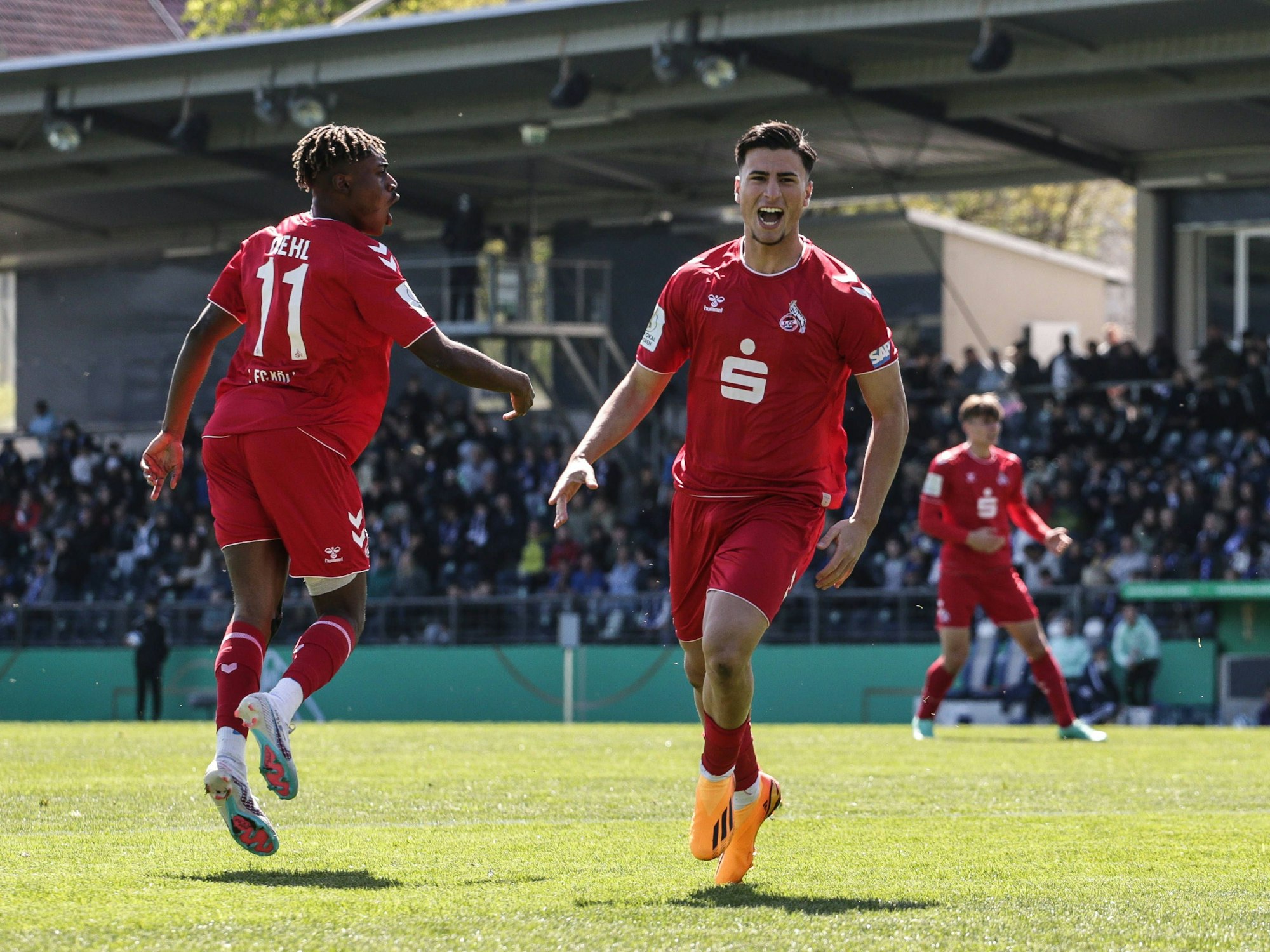 Arda Süne jubelt über das 3:3 der FC-U19 gegen Schalke,