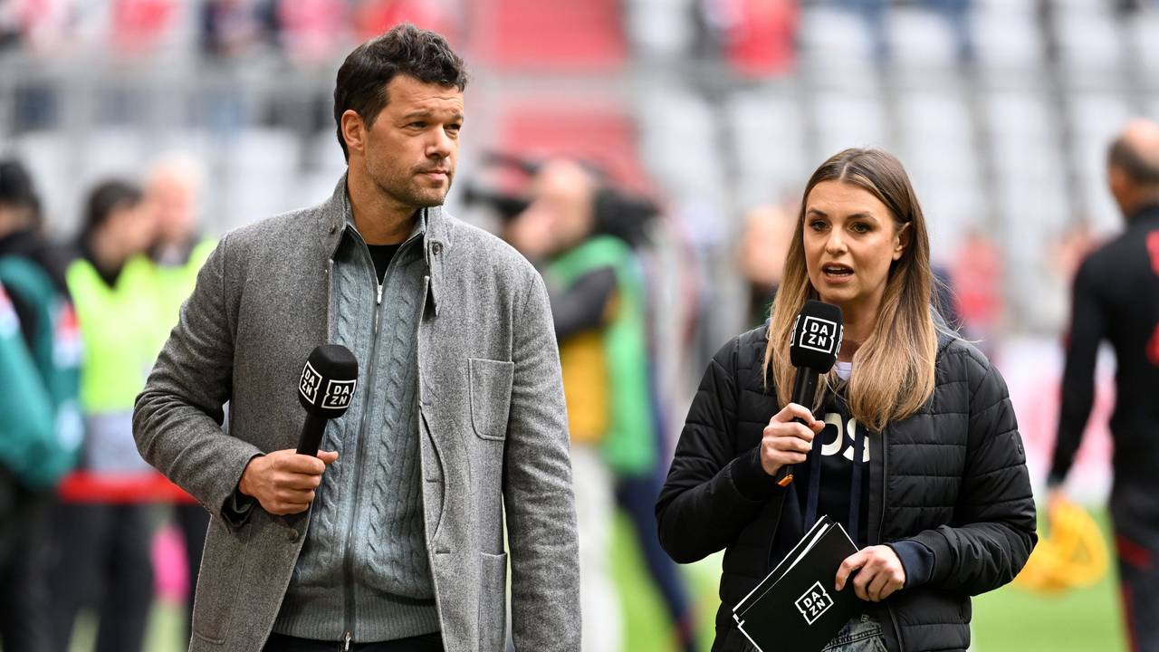 DAZN-Moderatorin Laura Wontorra und Michael Ballack als Experte vor dem Spiel.