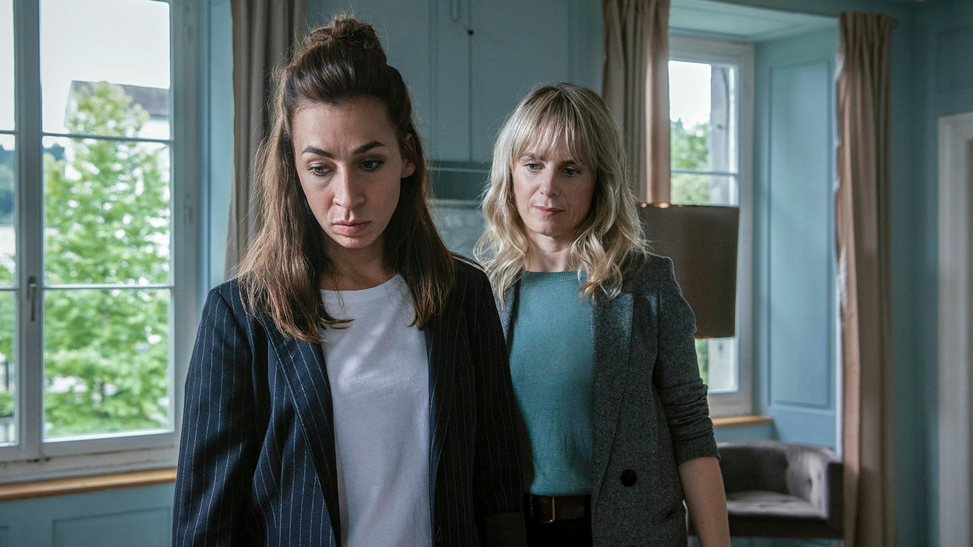 Die Zürcher „Tatort“-Ermittlerinnen Isabelle Grandjean (Anna Pieri Zuercher) und Tessa Ott (Carol Schuler) sind der Mafia auf der Spur – oder etwa doch nicht?