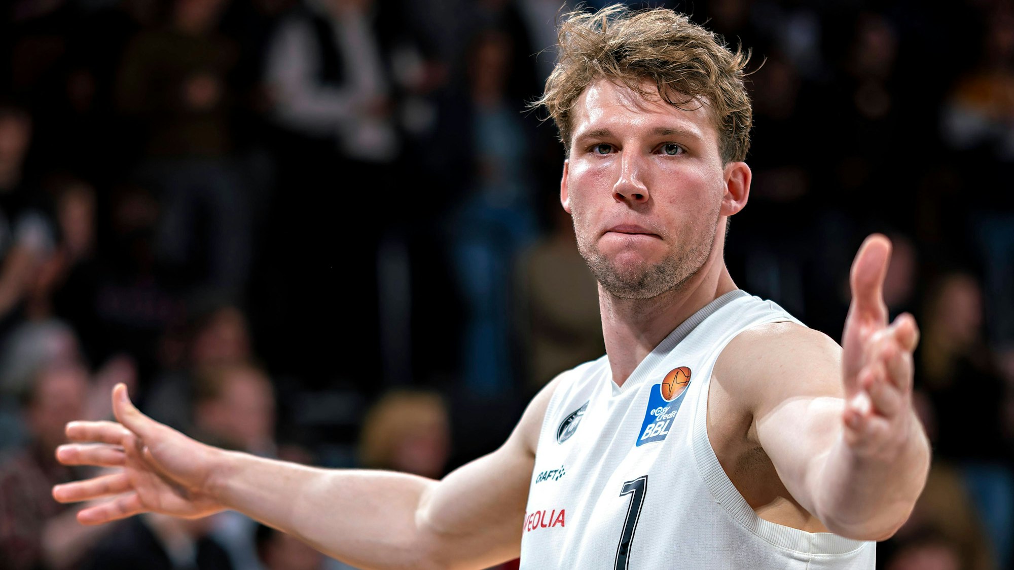 Lukas Meisner gestikuliert bei einem Spiel der Hamburg Towers.