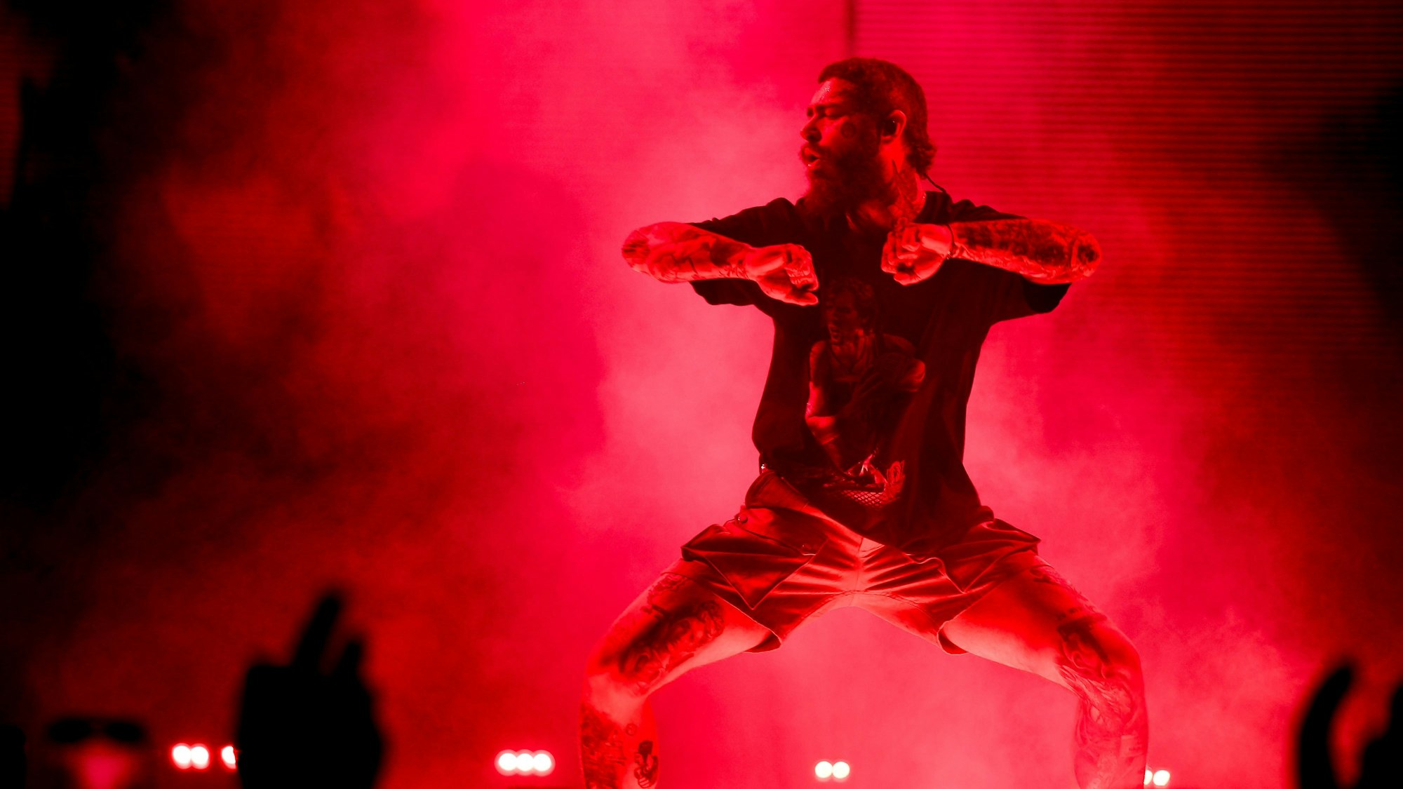 US-Megastar Post Malone am 1. Mai 2023 bei seiner „Twelve Carat Tour“ in der Lanxess-Arena in Köln.