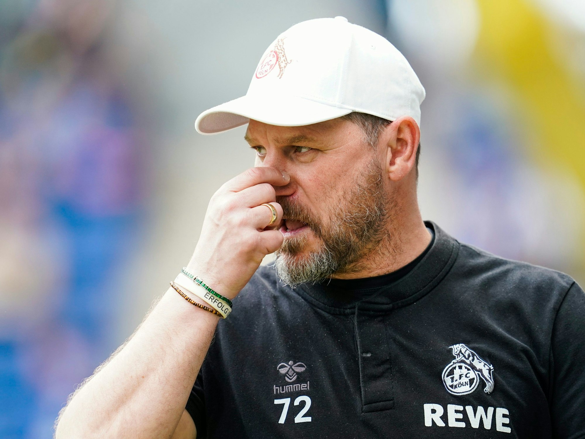 Kölns Trainer Steffen Baumgart kommt ins Stadion.