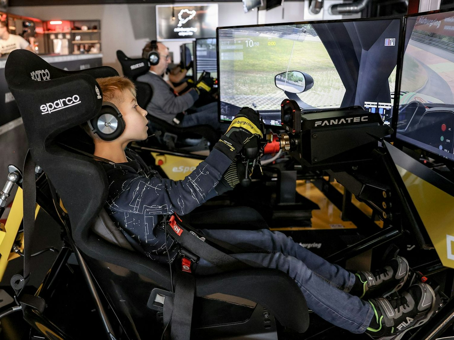Die eSports-Bar am Nürburgring - ein Spaß für Groß und Klein