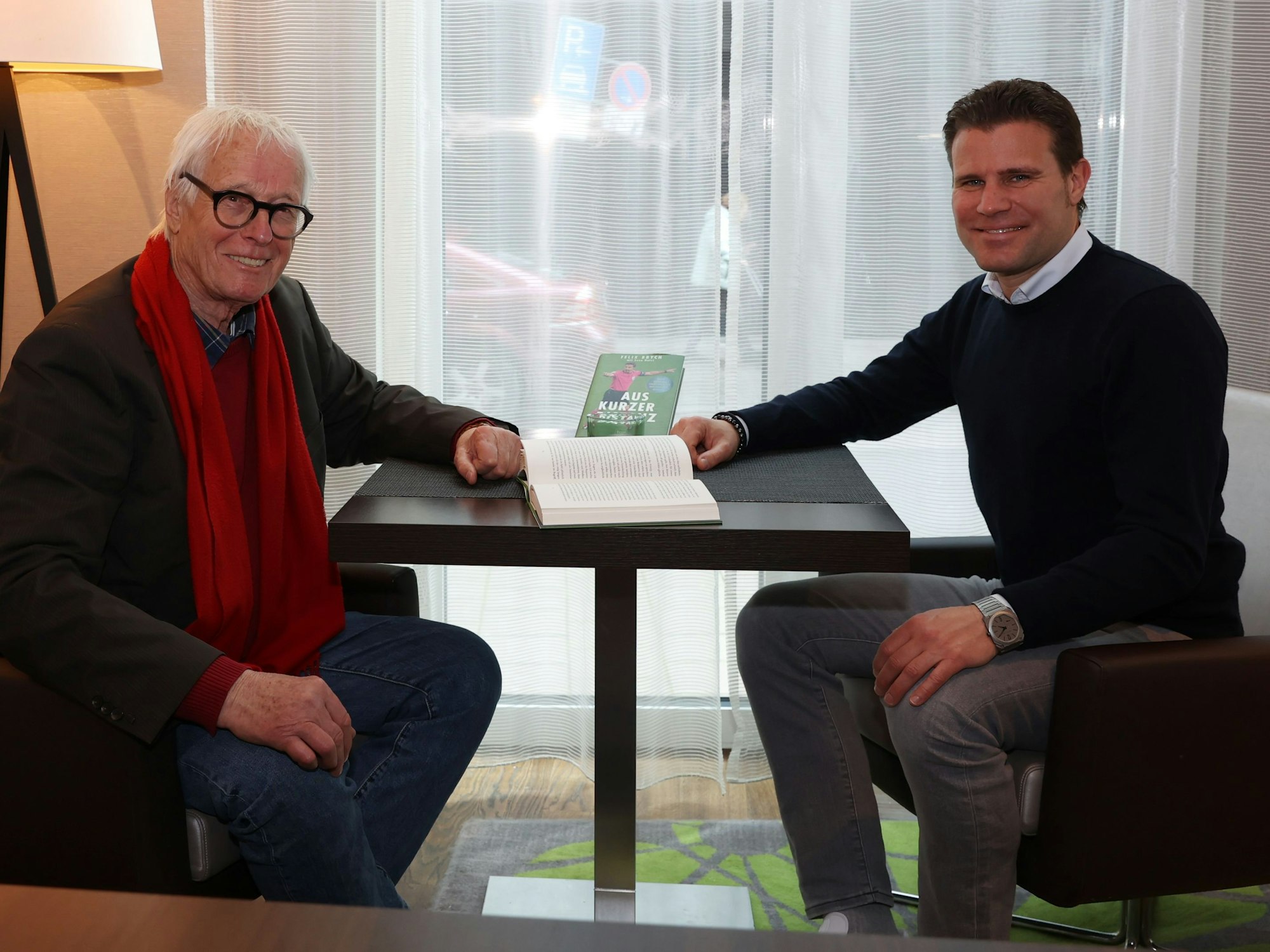 Sonntags-Talk am 24. April 2023 in Köln mit Schiedsrichter Felix Brych und EXPRESS-Reporter Horst Stellmacher