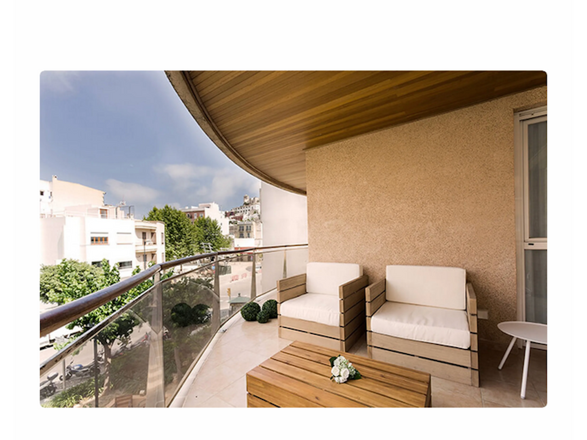 Foto einer Unterkunft auf Ibiza mit Balkon