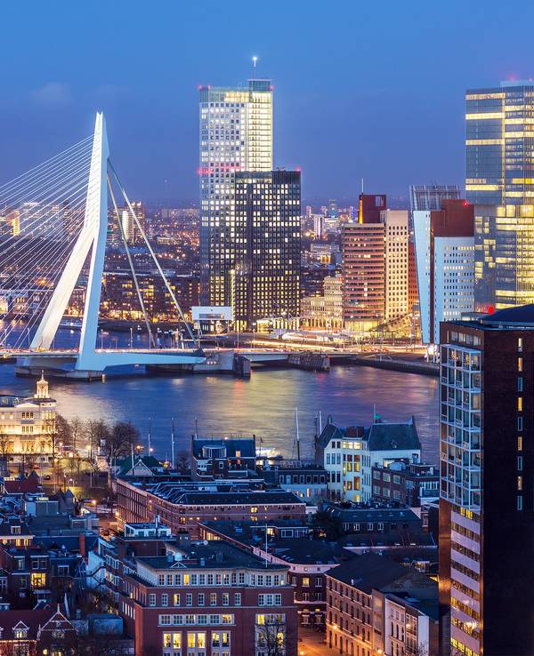 Die moderne Architekturstadt Rotterdam begeistert mit ihrer atemberaubenden Skyline und der Erasmusbrücke.