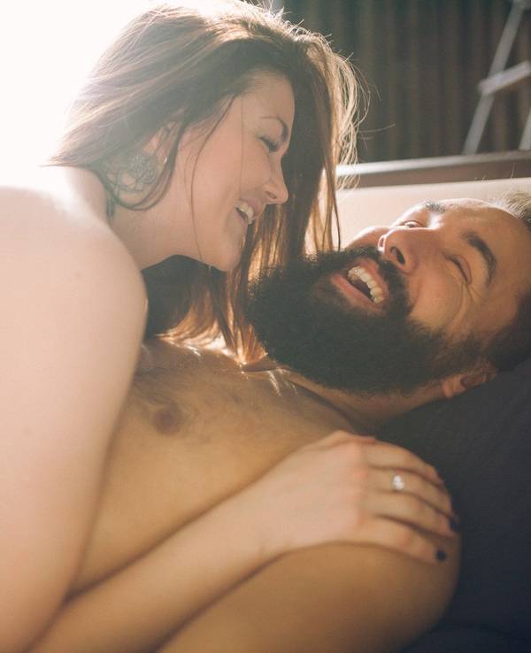 Mann und Frau im Bett.