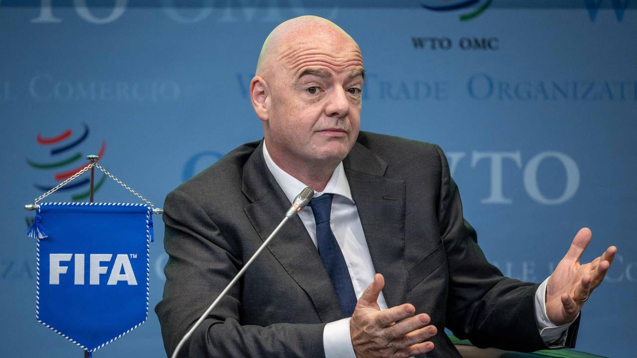 Gianni Infantino spricht auf einem Event.