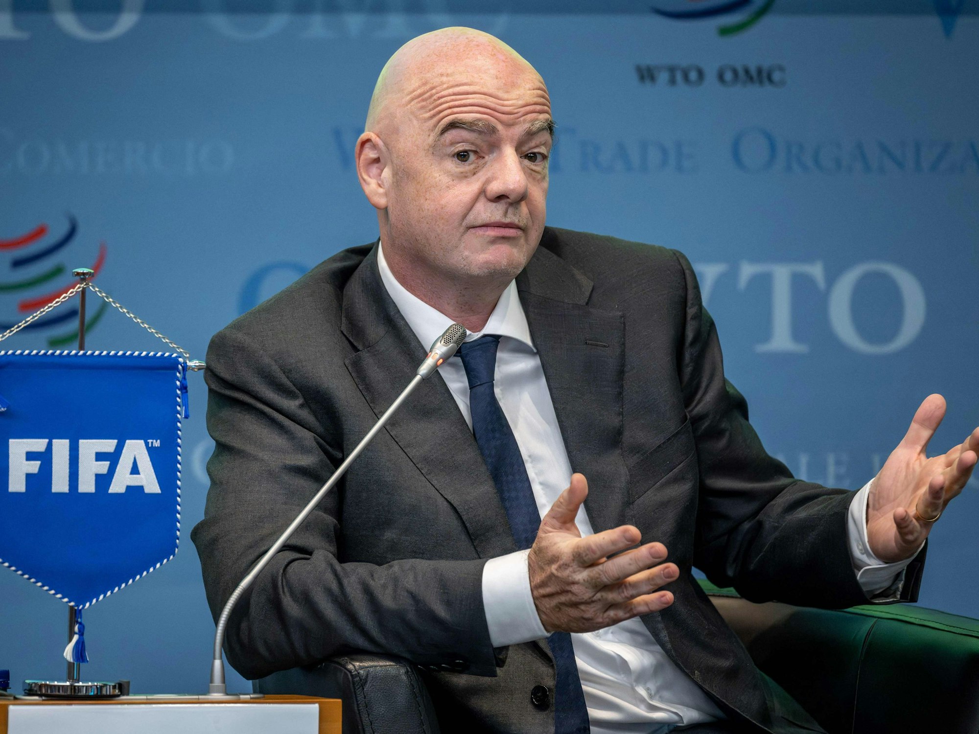 Gianni Infantino spricht auf einem Event.