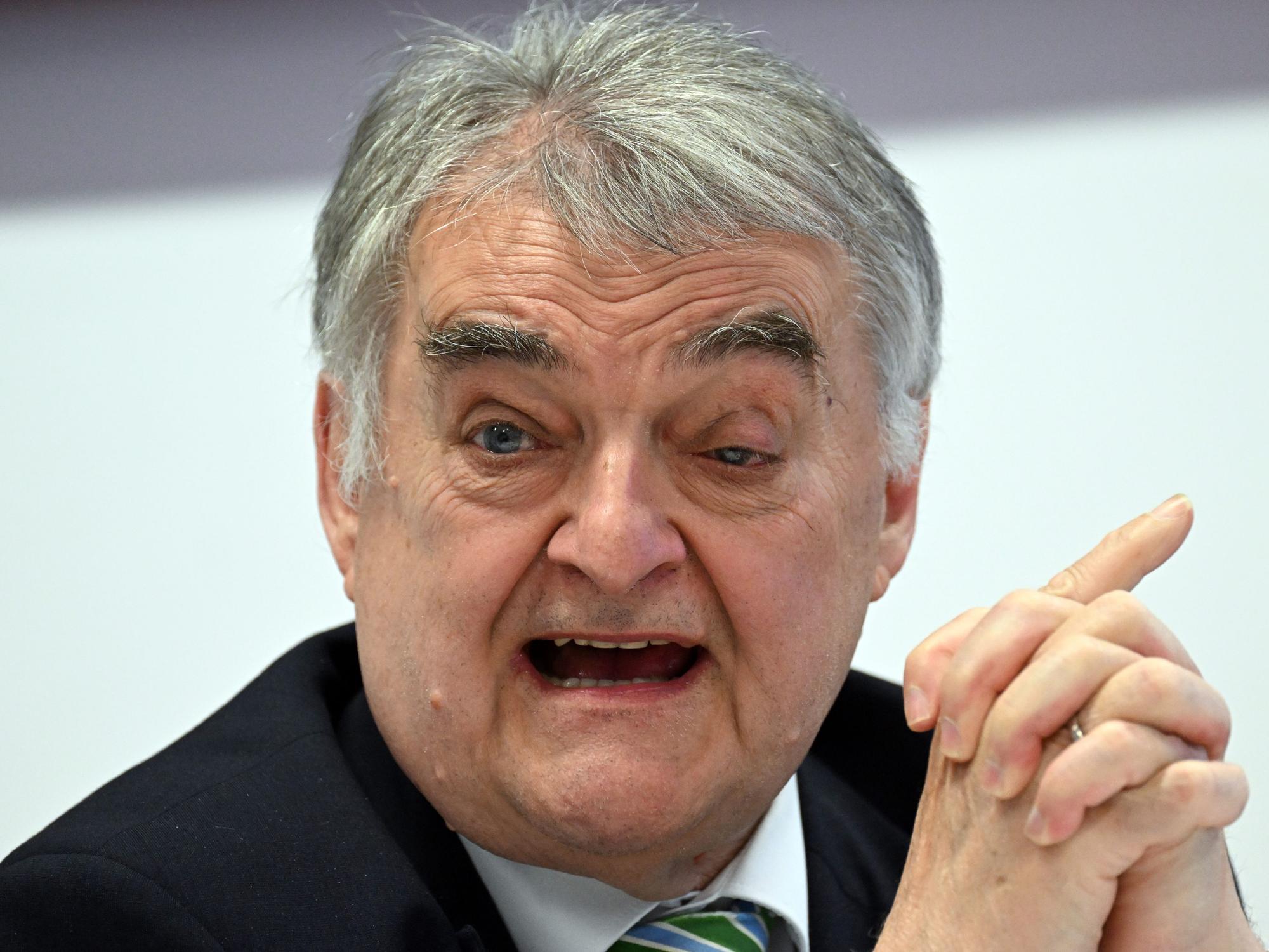 Herbert Reul (CDU) Innenminister von Nordrhein-Westfalen, spricht während einer Pressekonferenz.