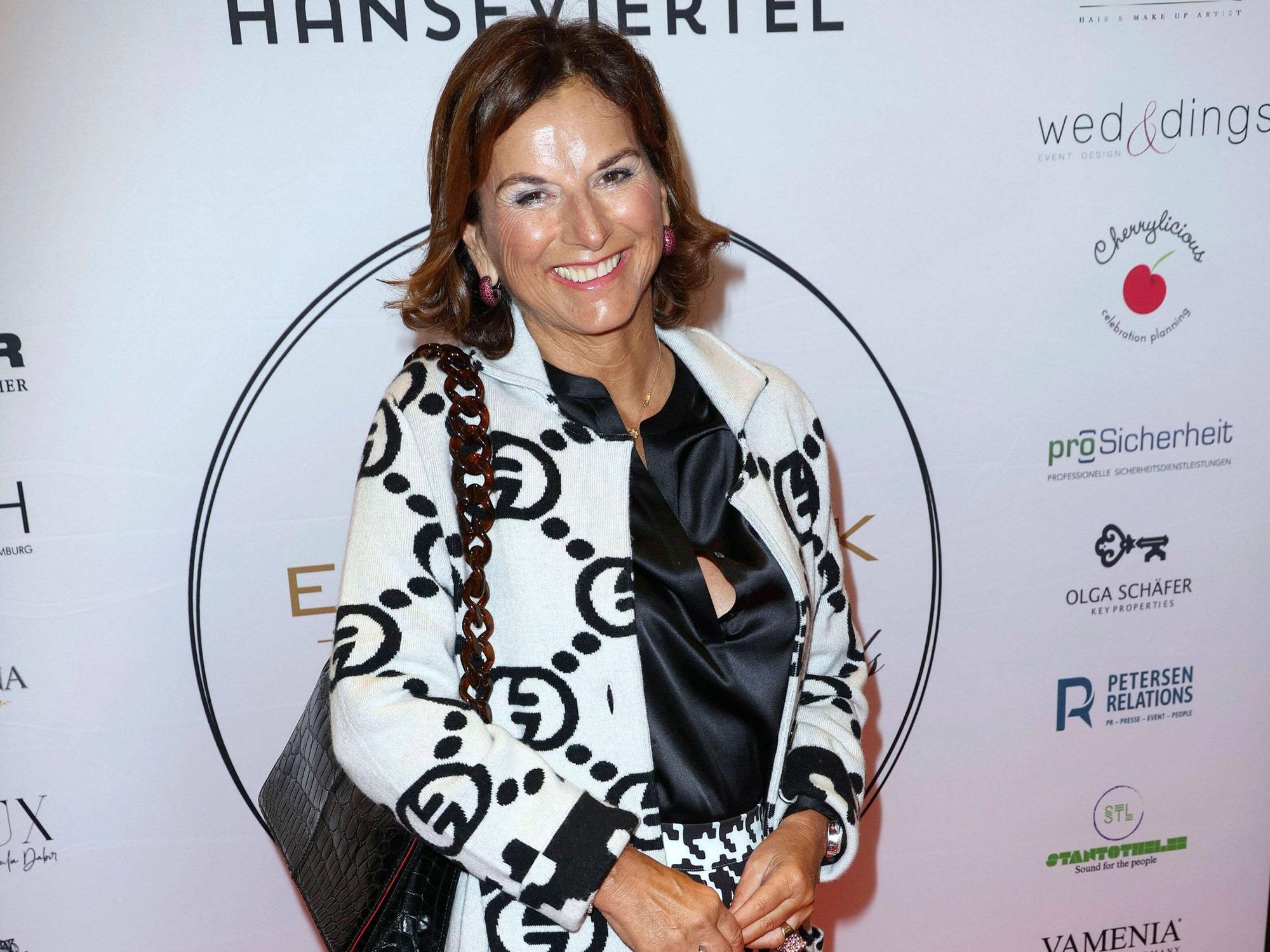 Claudia Obert posiert für ein Foto.