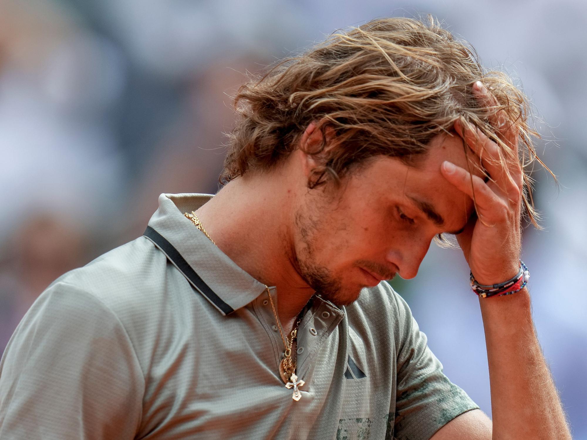 Alexander Zverev ist nach seiner Niederlage frustriert.