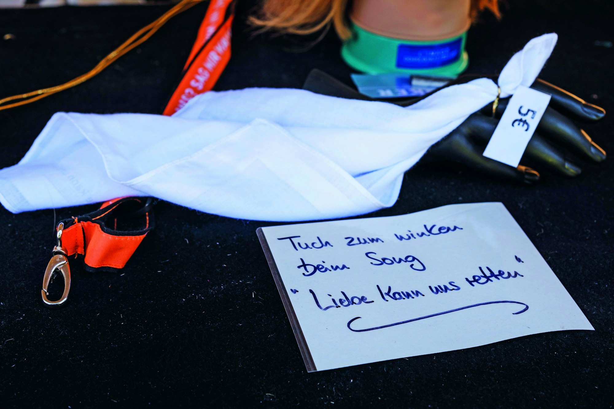 Zettel bei Roland Kaisers Kaisermania am 6. August 2022 in Dresden