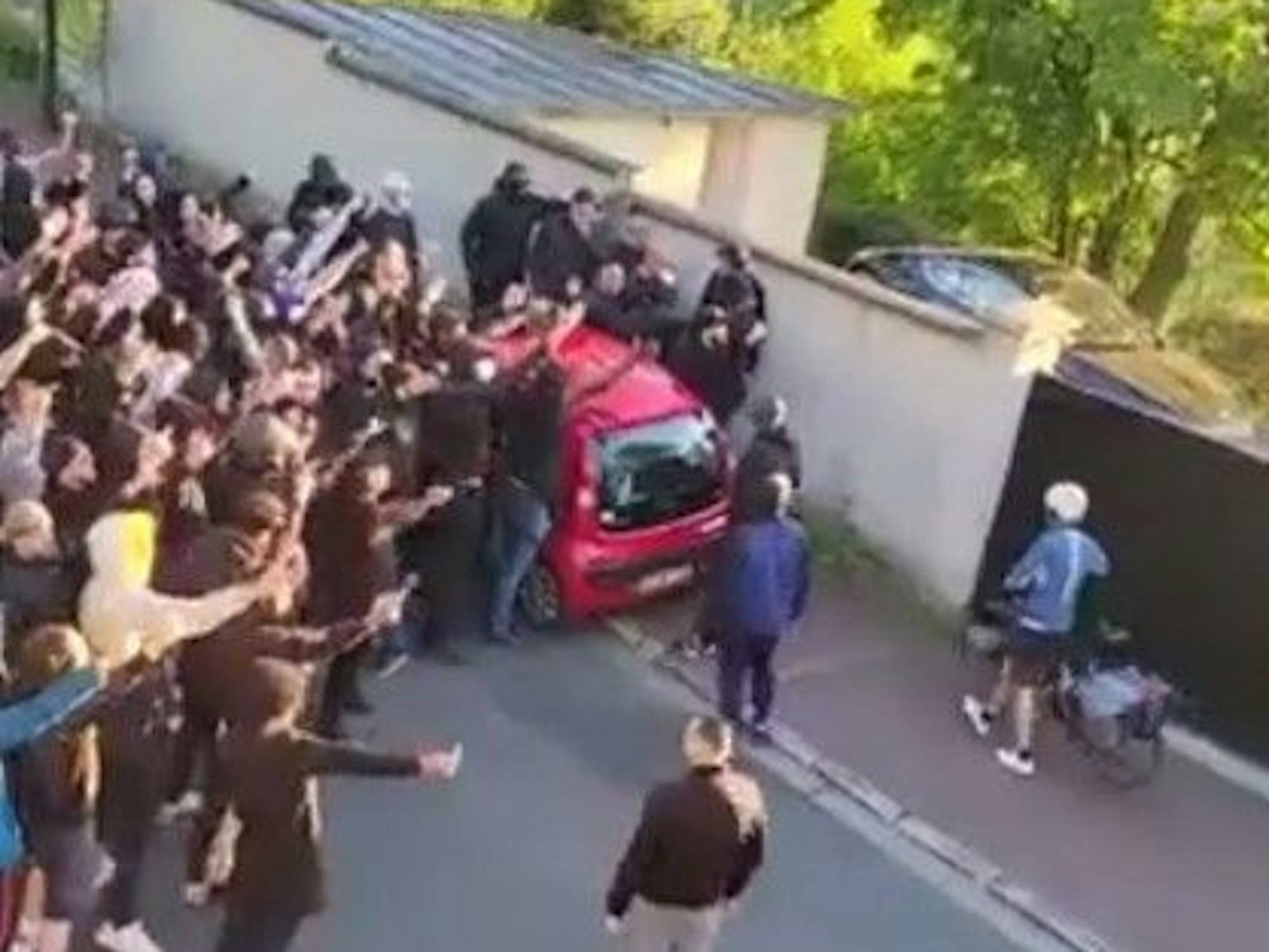 PSG-Fans skandieren gegen Neymar.