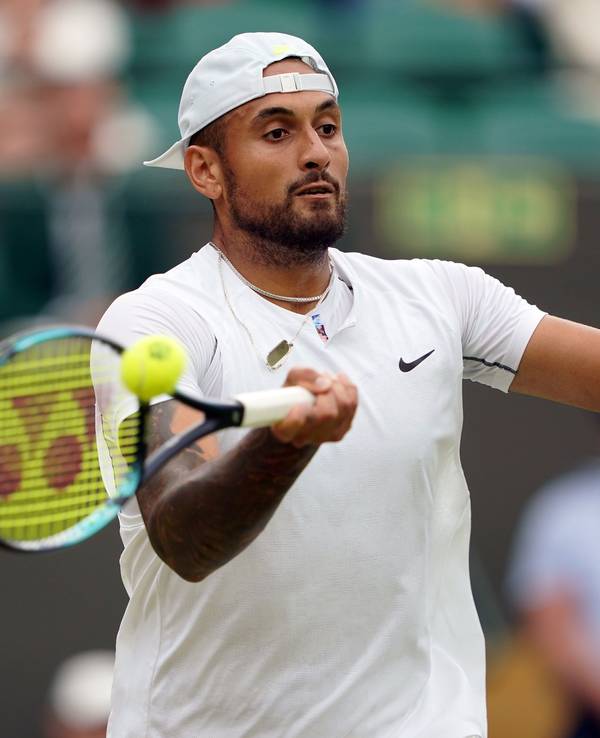 Tennis: Grand Slam/ATP-Tour - Wimbledon, Herren, Viertelfinale, Kyrgios (Australien) - Garin (Chile): Nick Kyrgios in Aktion. +++ dpa-Bildfunk +++