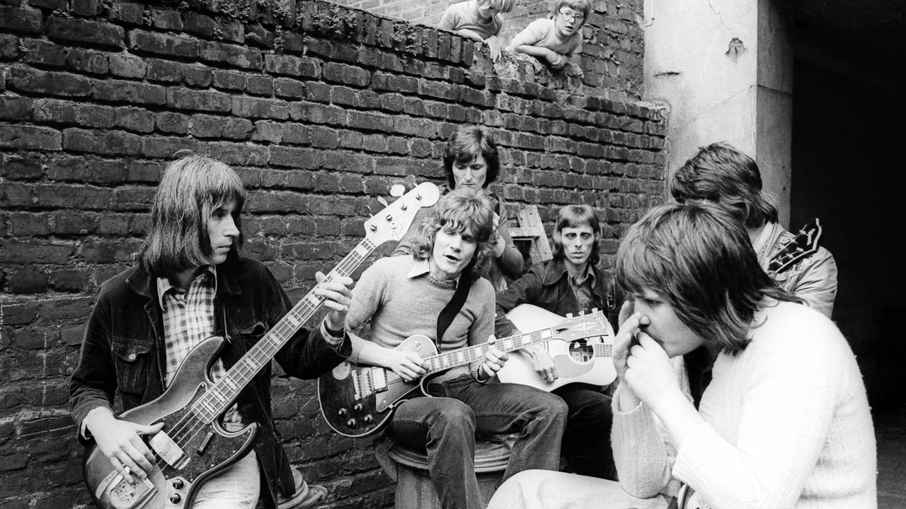 Die Bläck Fööss im Jahr 1974: Hartmut Priess, Günther Lückerath, Erry Stoklosa, Thomas Richard Engel und Peter Schütten (v. l. n. r.).
